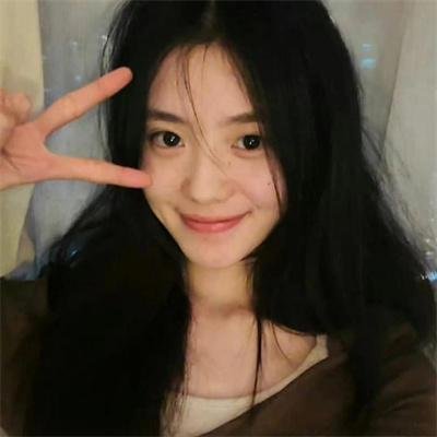 这个皇后不对劲